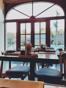 Een restaurant of ander eetgelegenheid bij Brasserie du Simonis
