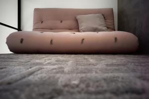 a pink bed sitting on the floor in a room at Casa Nuvem Lotf House + Suíte in Alto Paraíso de Goiás +17 photos