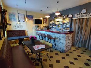 a bar in a restaurant with tables and chairs at Hotel des Voyageurs in Rocamadour