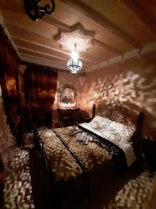 A bed or beds in a room at Dar lalla chafia 1