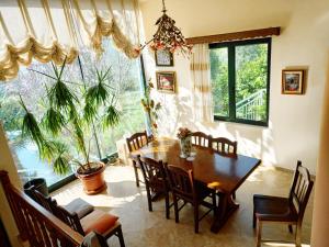 a dining room with a table and a large window at Family Beach Swimming Pool Villa Luanit in Tragjas