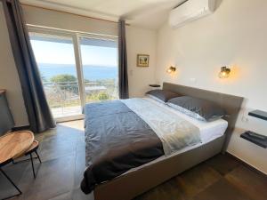 Ένα ή περισσότερα κρεβάτια σε δωμάτιο στο Apartments Kira