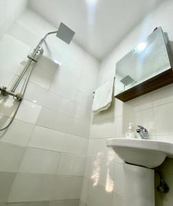 Ένα μπάνιο στο Coxswain Apartments
