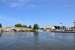 Gallery image of Fabulous 2 bedroom dog friendly chalet 5 min walk to beach, nr Gt Yarmouth & Norfolk Broads in Scratby