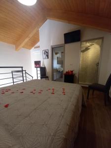 A bed or beds in a room at Amy Dreams