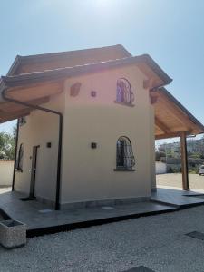 The building in which a vendégházakat is located
