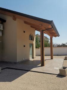 The building in which a vendégházakat is located