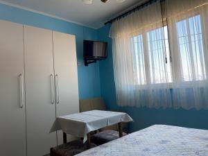 Postel nebo postele na pokoji v ubytování Apartments Rina