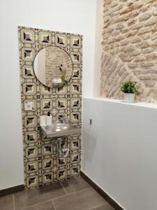 A bathroom at SALOTUR Sierpes