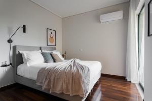 Posteľ alebo postele v izbe v ubytovaní Top-Class 2BR Apartment in Marousi by UPSTREET
