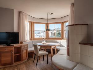 TV a/nebo společenská místnost v ubytování Hotel Bacherhof