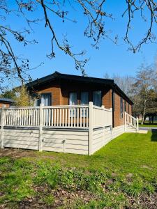 Foxglove Lodge with Hot Tub