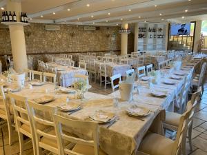 A restaurant or other place to eat at Romano B&B