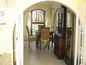 A seating area at Strandnahe Wohnung mit Meerblick
