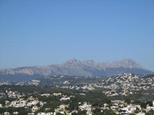 A general mountain view or a mountain view taken from Az apartmant