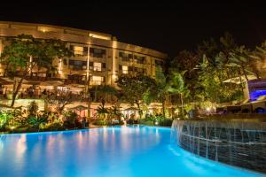 Der Swimmingpool an oder in der Nähe von Kigali Serena Hotel