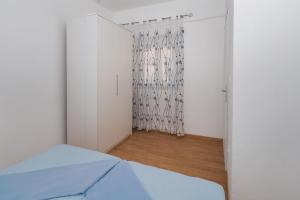 Postel nebo postele na pokoji v ubytování Apartments Anita Tribunj