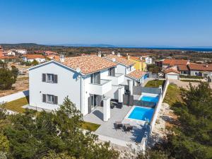 Bazén v ubytovaní Villa Residence Oli A alebo v jeho blízkosti