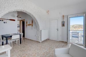 Istumisnurk majutusasutuses Endless Blue from Syros - Fabrika Resort - House 1