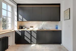 Kuchyňa alebo kuchynka v ubytovaní Szeroka Boutique by Downtown Apartments