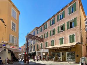 Budova, kde se apartmán nachází + 11 fotografií