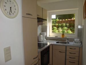 A kitchen or kitchenette at Ferienwohnung in zentraler ruhiger Lage Klatt in Kappeln