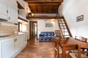 Kuchyň nebo kuchyňský kout v ubytování Borgotufi Albergo Diffuso