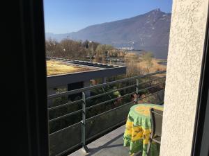 Uma varanda ou terraço em PETIT STUDIO DANS VILLA BORD DE LAC