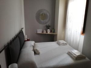 A bed or beds in a room at A due passi dal Castello