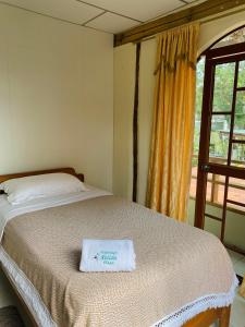 Tempat tidur dalam kamar di Nelyza's Suites & Adventure