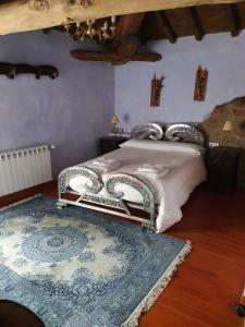 A bed or beds in a room at Gemerendura