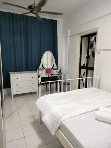 Postel nebo postele na pokoji v ubytování Permai Puteri Homestay Ampang