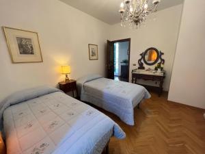 A bed or beds in a room at Appartamento in villa - Maria Grazia