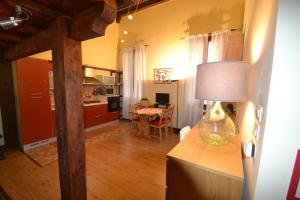 A kitchen or kitchenette at Castello 5888 C, Santa Marina, Calle Marcello, LOFT
