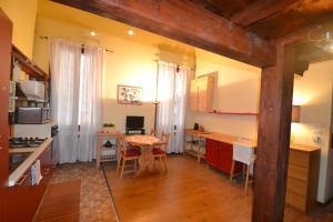 A kitchen or kitchenette at Castello 5888 C, Santa Marina, Calle Marcello, LOFT