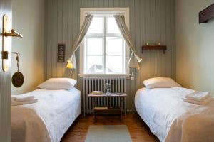 Giường trong phòng chung tại Hotel Flatey