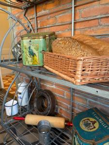 a shelf with a basket and a basket of bread at BnB 't Ambacht in Hendrik-Ido-Ambacht