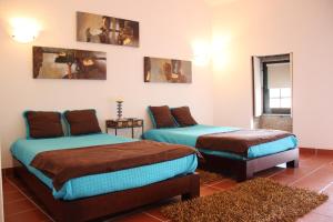 A bed or beds in a room at Casa do Adro de Parada