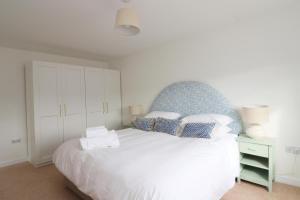Gallery image of Spacious & modern beach house, 100m to beach in Padstow