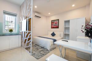 A bed or beds in a room at Camy A Sin Hotel & Apartment