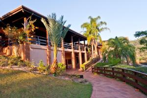 a building with a walkway in front of it at Canto da Floresta Ecoresort in Amparo