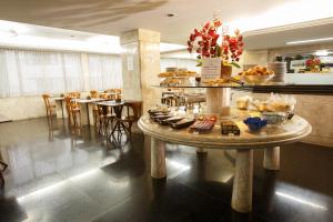 Comida no hotel ou em algum lugar perto