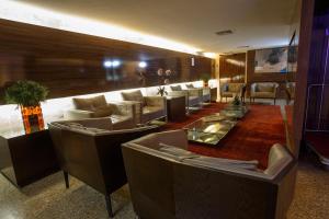 Uma área de estar em Savassi Hotel