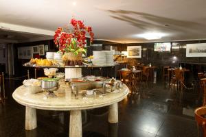 Comida no hotel ou em algum lugar perto