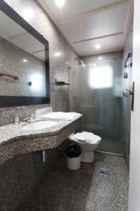 Um banheiro em Savassi Hotel