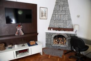 Μια τηλεόραση ή/και κέντρο ψυχαγωγίας στο Apartman Ksenija