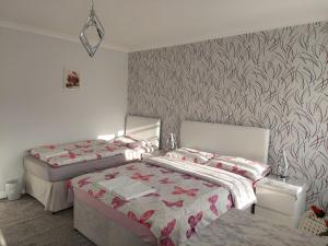 Postel nebo postele na pokoji v ubytování Home accommodation