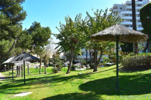 Vonkajšia záhrada v ubytovaní BENALBEACH PLAYA SUITE