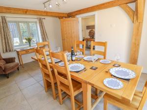 Posezení v ubytování Oak Cottage