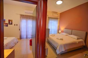 A bed or beds in a room at Mpoulakis Apt 98